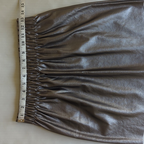 Forever 21 Faux Leather Gathered Waistband Mini Skirt MEDIUM Gray Silver Sheen - Picture 8 of 12